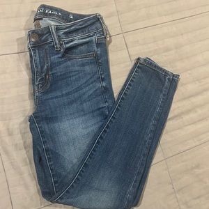 American Eagle Women’s size 4 Xshort jeans. Decent condition